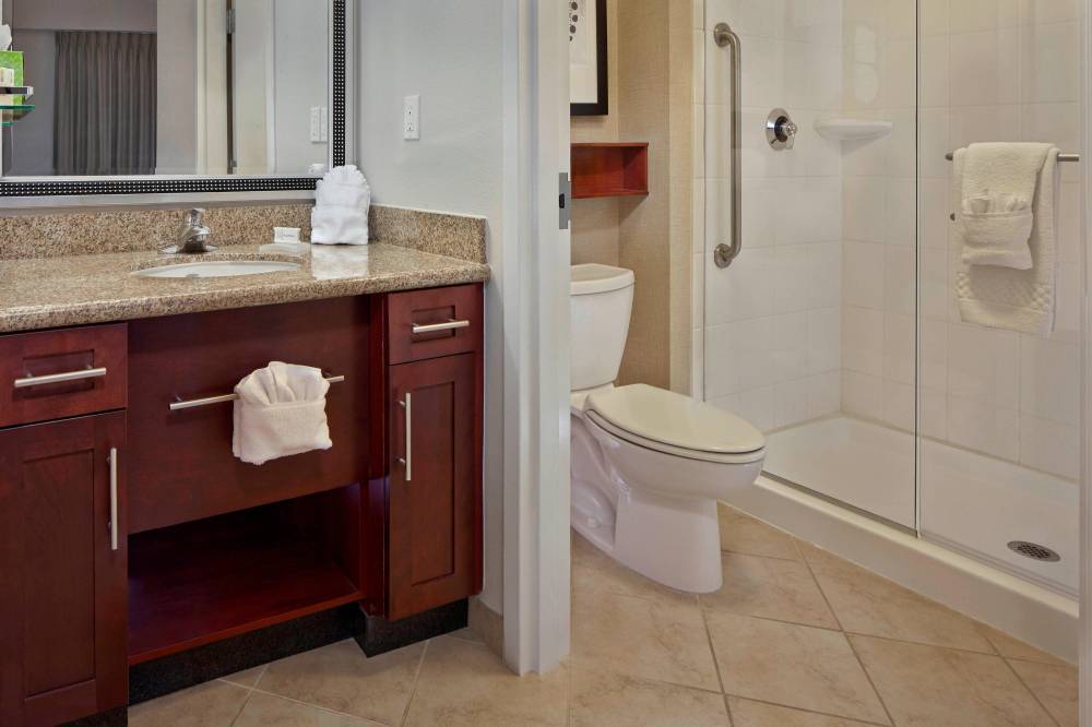 Suite Bathroom