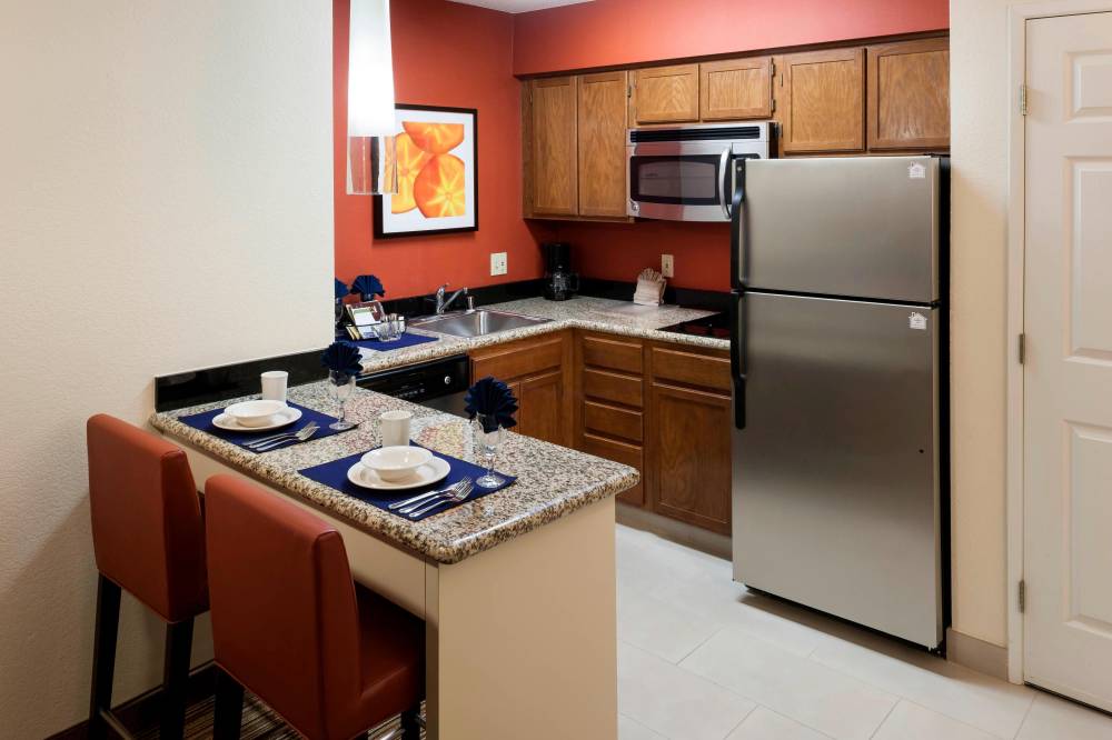 Queen Studio Suite Kitchen