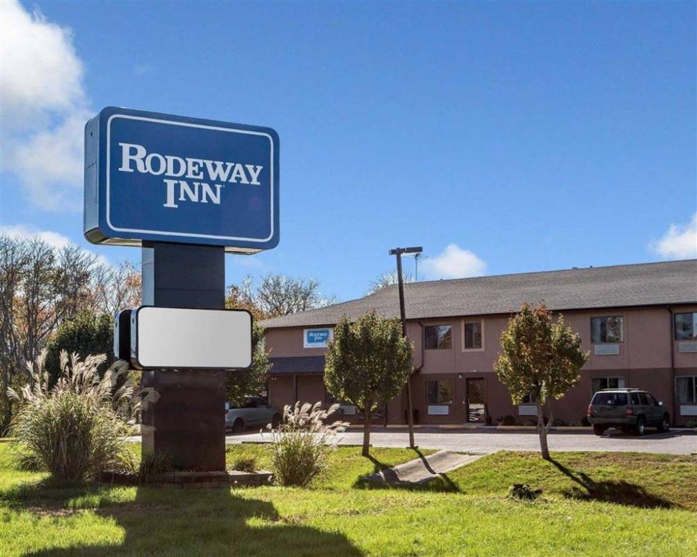 Rodeway Inn and Suites hotel in Buena, NJ