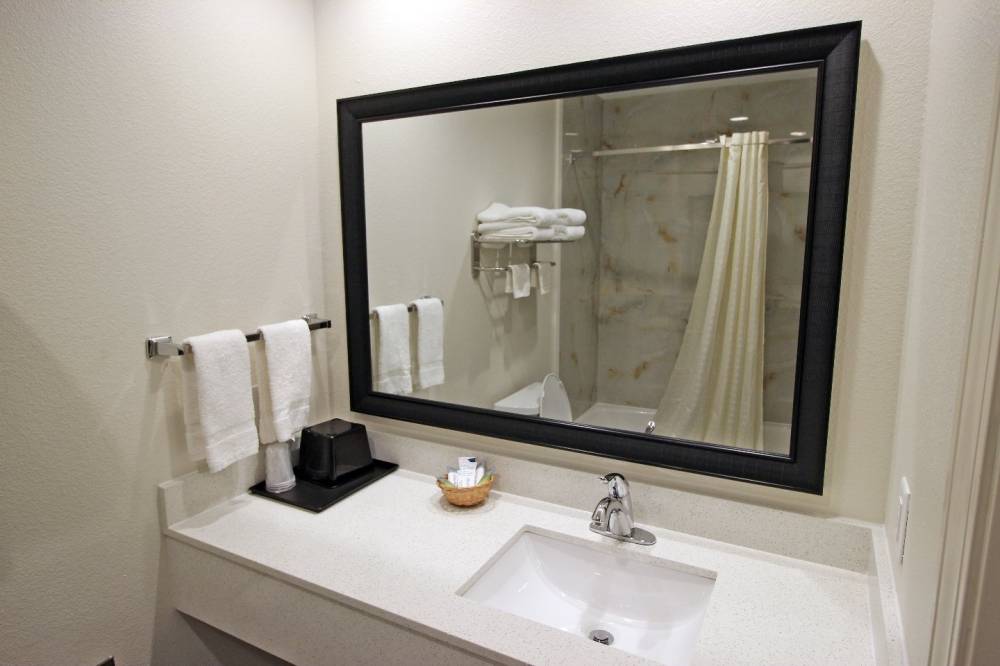 STXHQ Bathroom 100.jpg