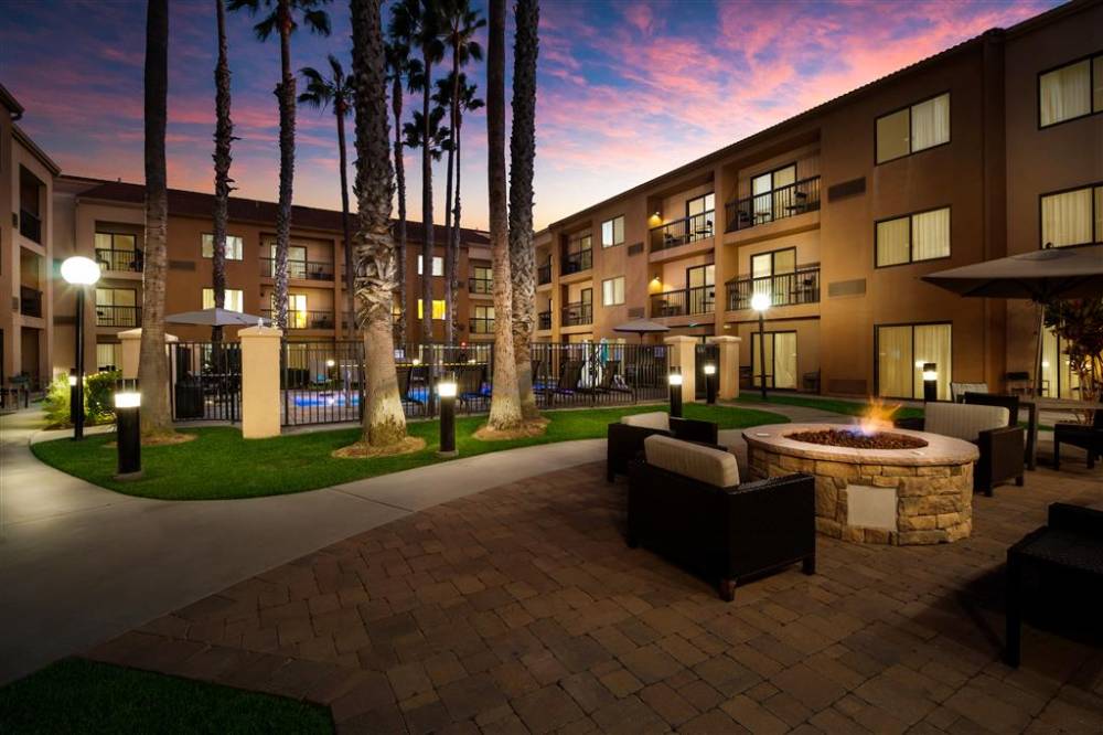 Exterior Courtyard Twilight