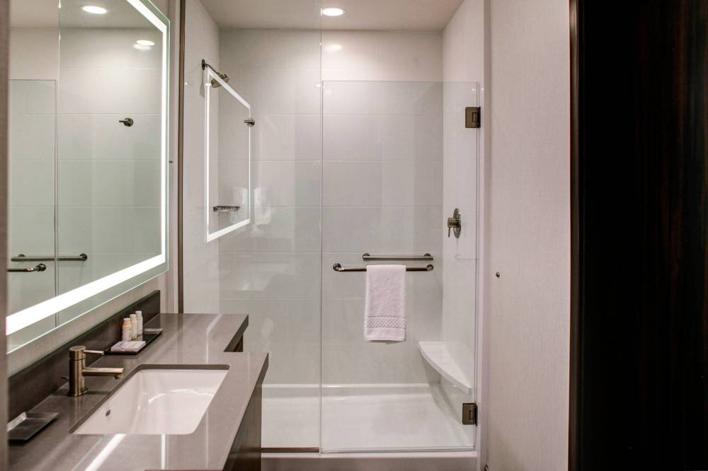 Suite Bathroom