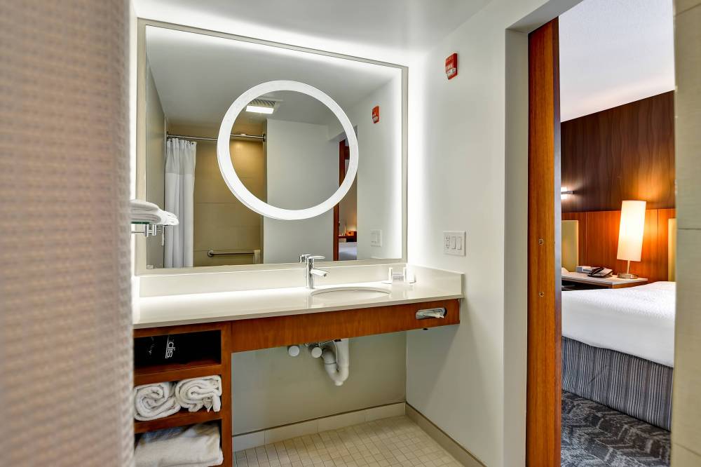 Queen/Queen Studio Suite - Bathroom