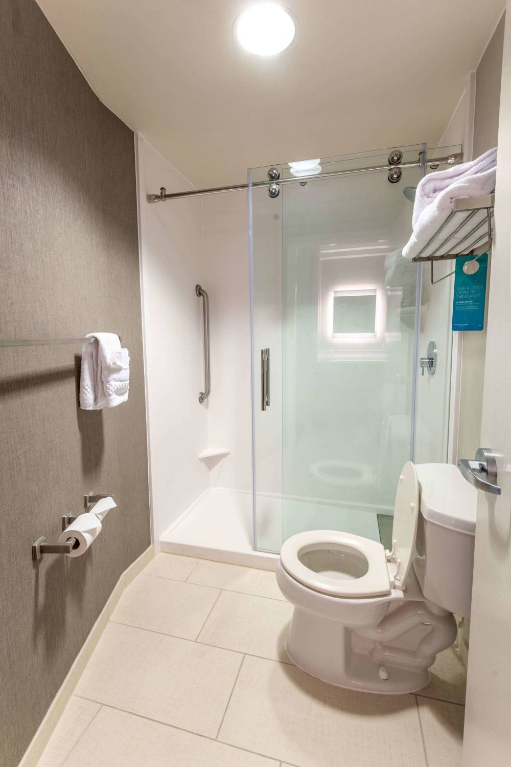 Suite Bathroom