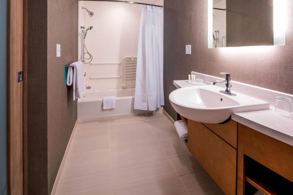 Suite Bathroom