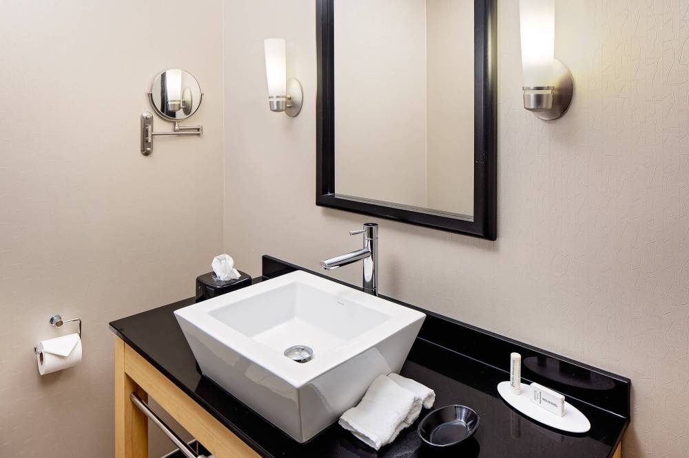 Suite Bathroom