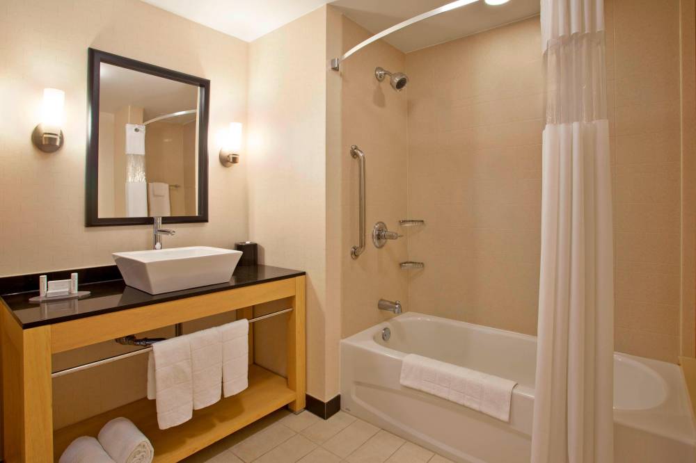 Suite Bathroom