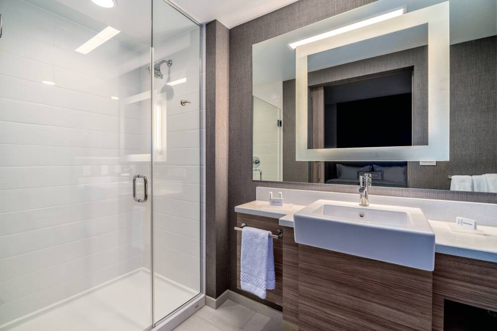 Suite Bathroom