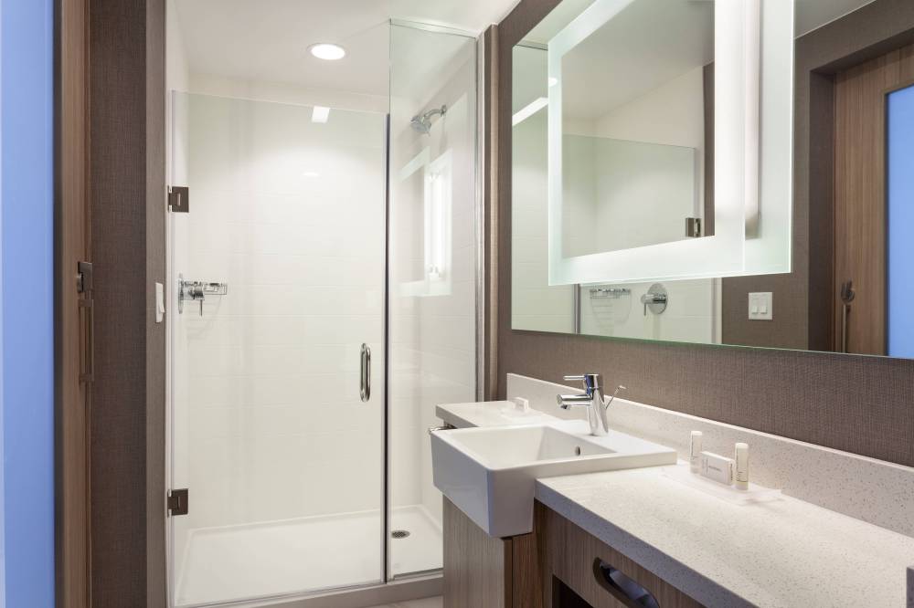 Suite Bathroom