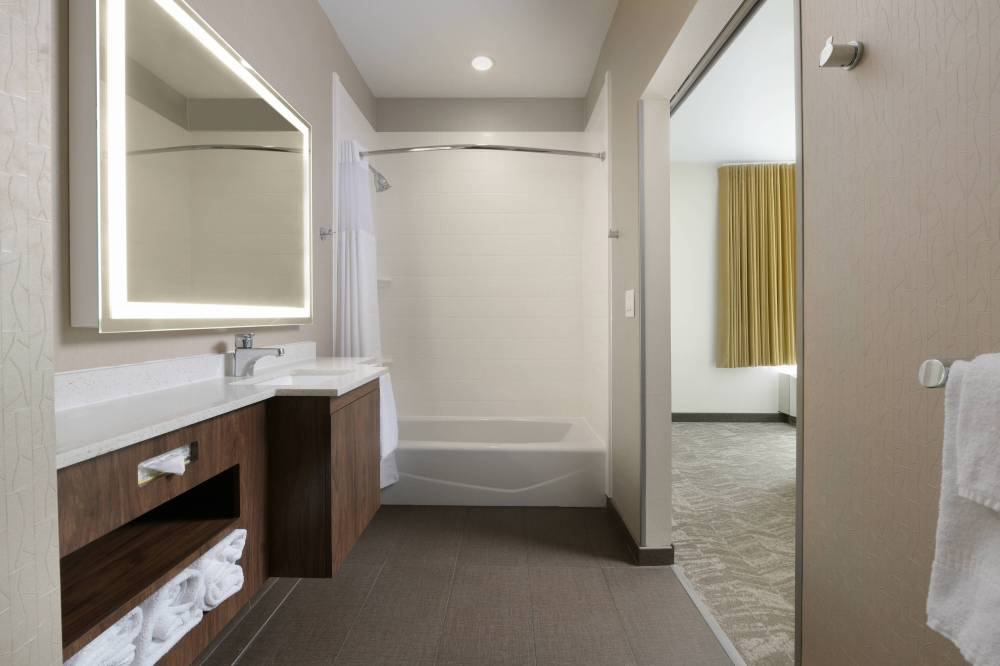 Suite Bathroom - Tub