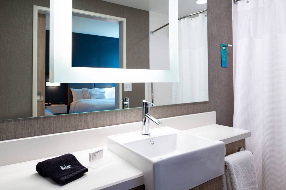 Suite Bathroom