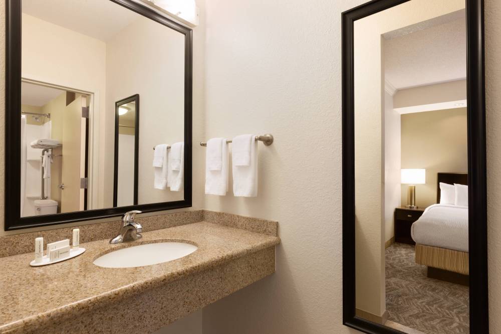 Suite Bathroom