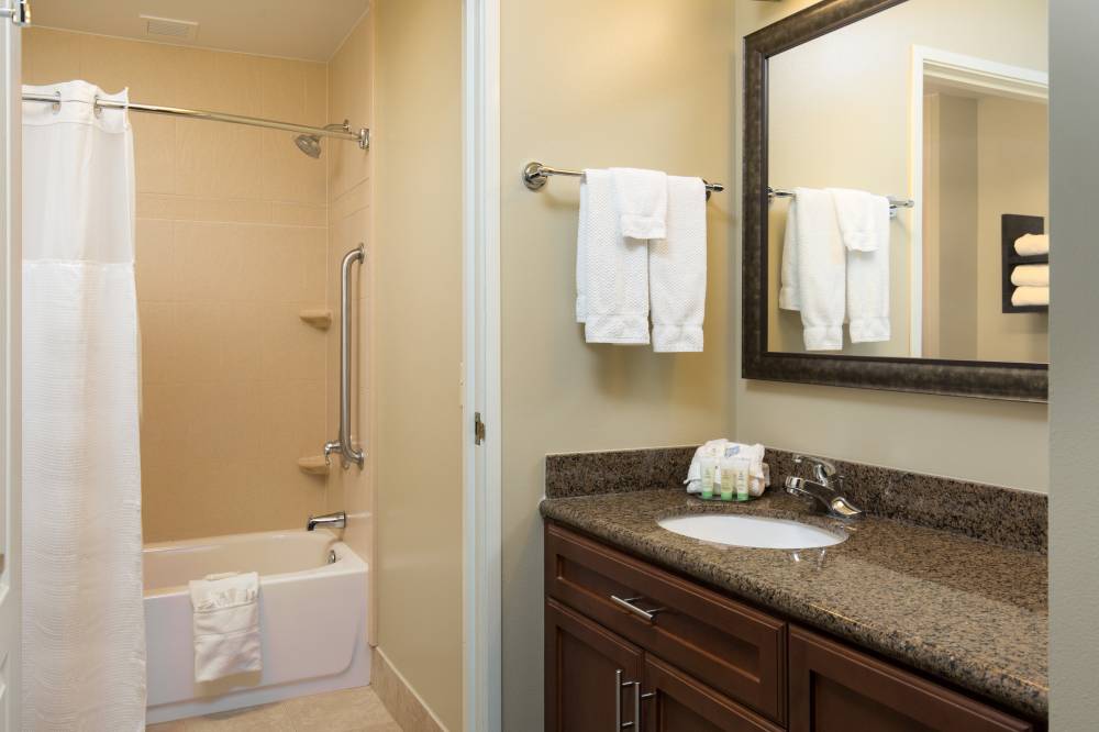 Staybridge Suites Maumee 4