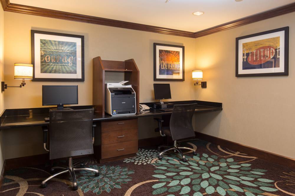 Staybridge Suites Maumee 3