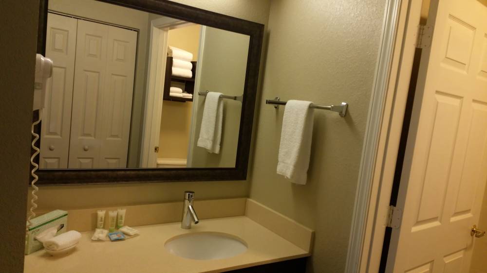 Staybridge Suites Oakbrook Ter 8