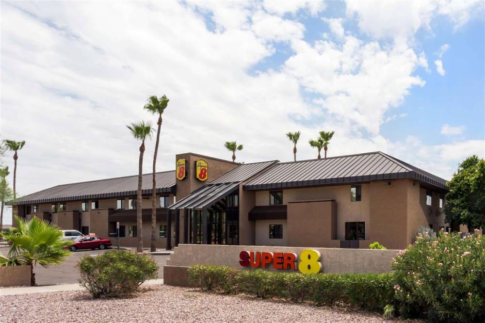 Welcome to the Super 8 ChandlerPhoenix Area