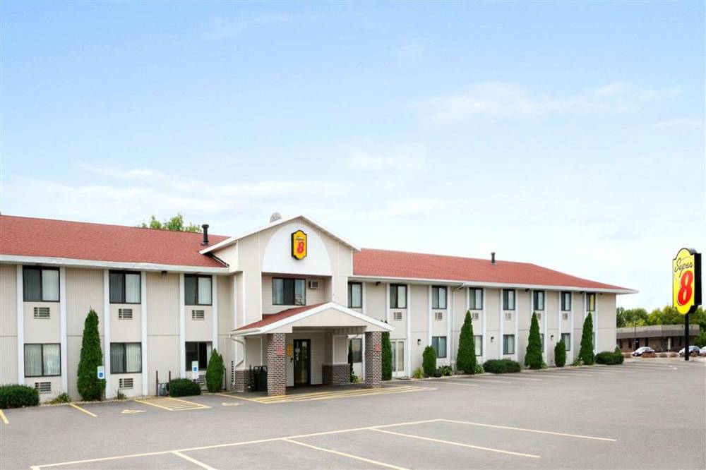 Super 8 By Wyndham Eau Claire Wi 2