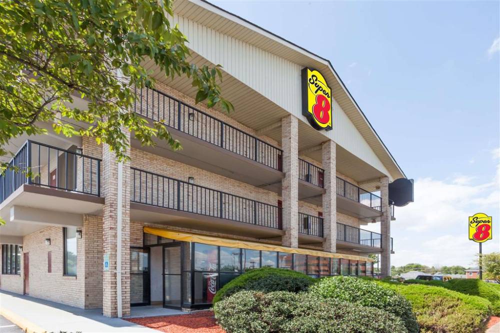 Super 8 By Wyndham Manassas 2