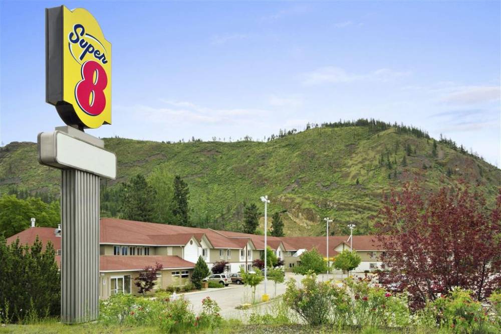 Welcome to the Super 8 West Kelowna BC