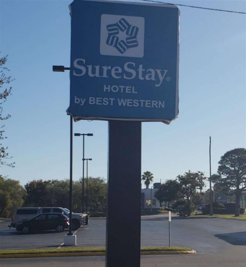 Exterior SureStay Sign