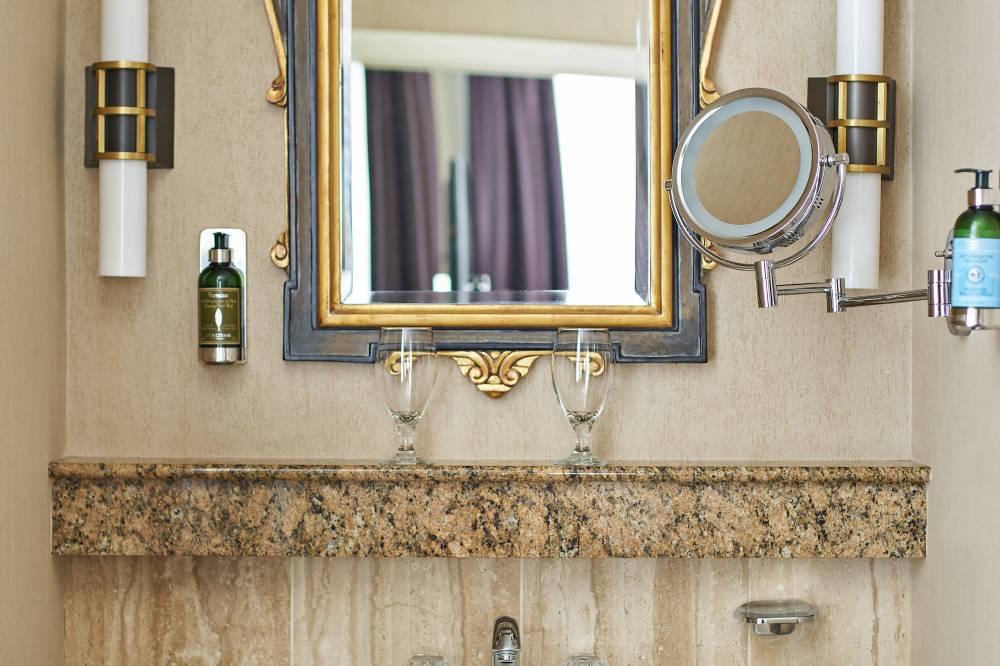 Lusso Guest Bathroom