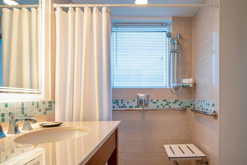 Guest Bathroom - Handicap Accessible