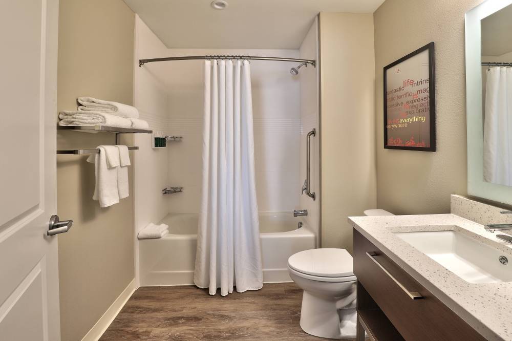 Suite Bathroom