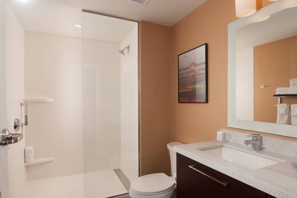 Suite Bathroom