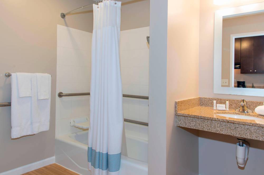 Accessible Studio Queen Suite - Bathroom