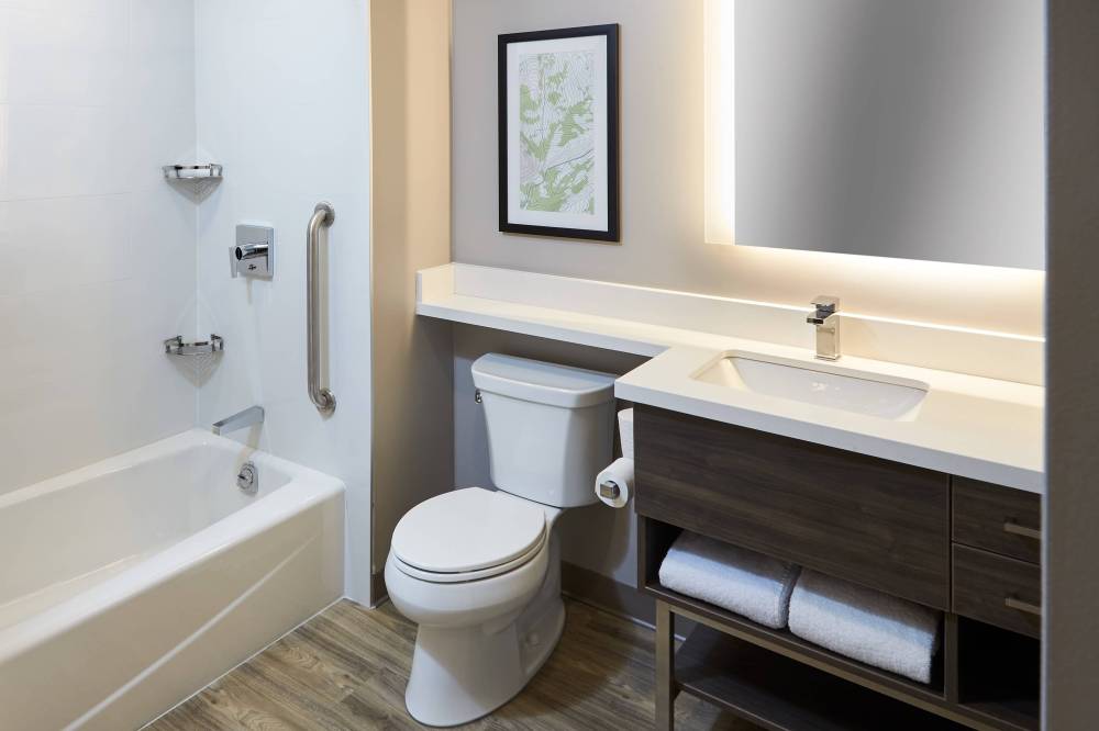 Guest Bathroom - Tub/Shower Combo