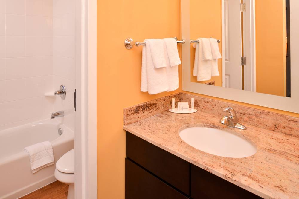 Queen/Queen Studio Suites - Bathroom