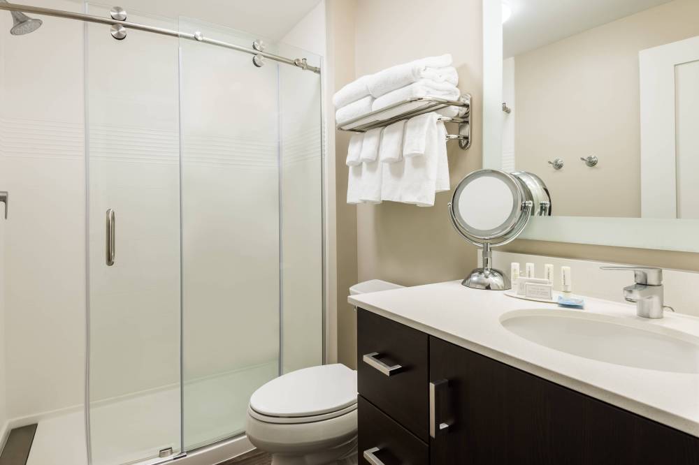 King Studio Suite - Bathroom