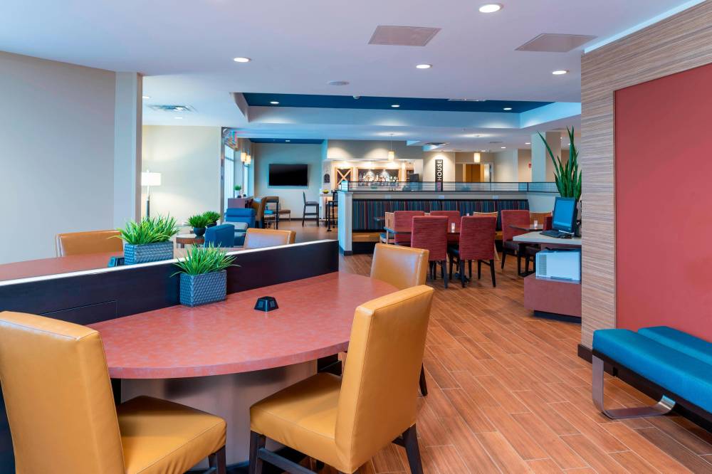 Towneplace Suites By Marriott Louisville North 7