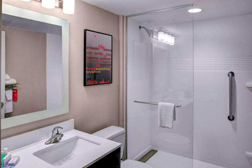 Studio King Suite - Bathroom