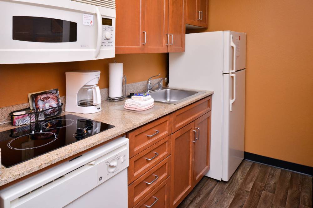 Studio Suite - Kitchen