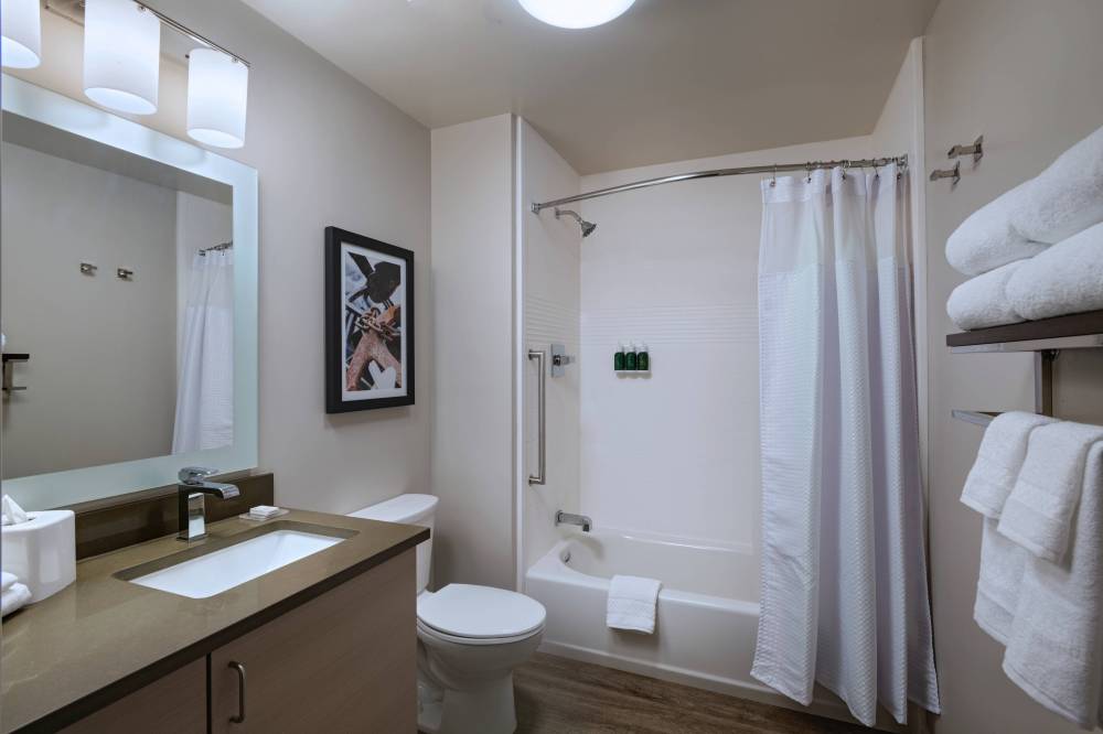 Suite Bathroom - Tub