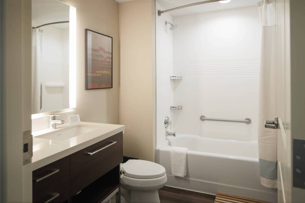 Suite Bathroom