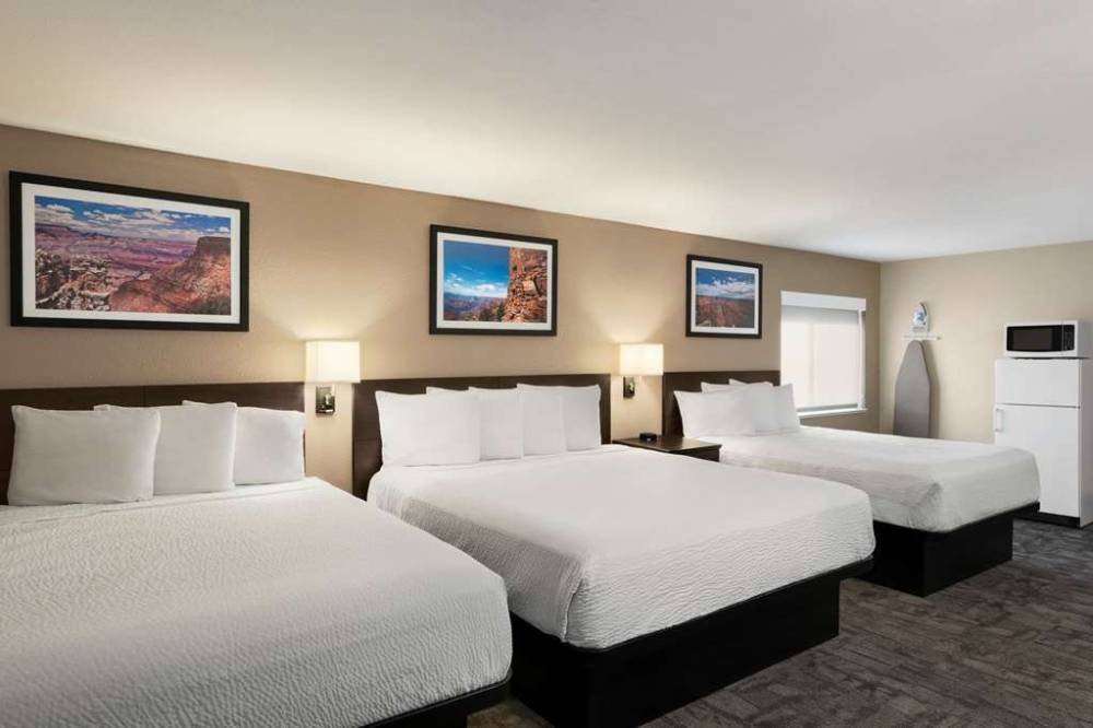 Travelodge By Wyndham Lake Havasu 7