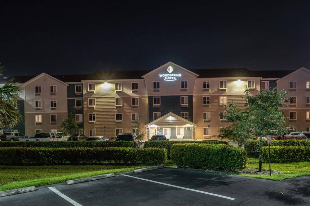 Woodspring Suites Fort Myers Southeast 2